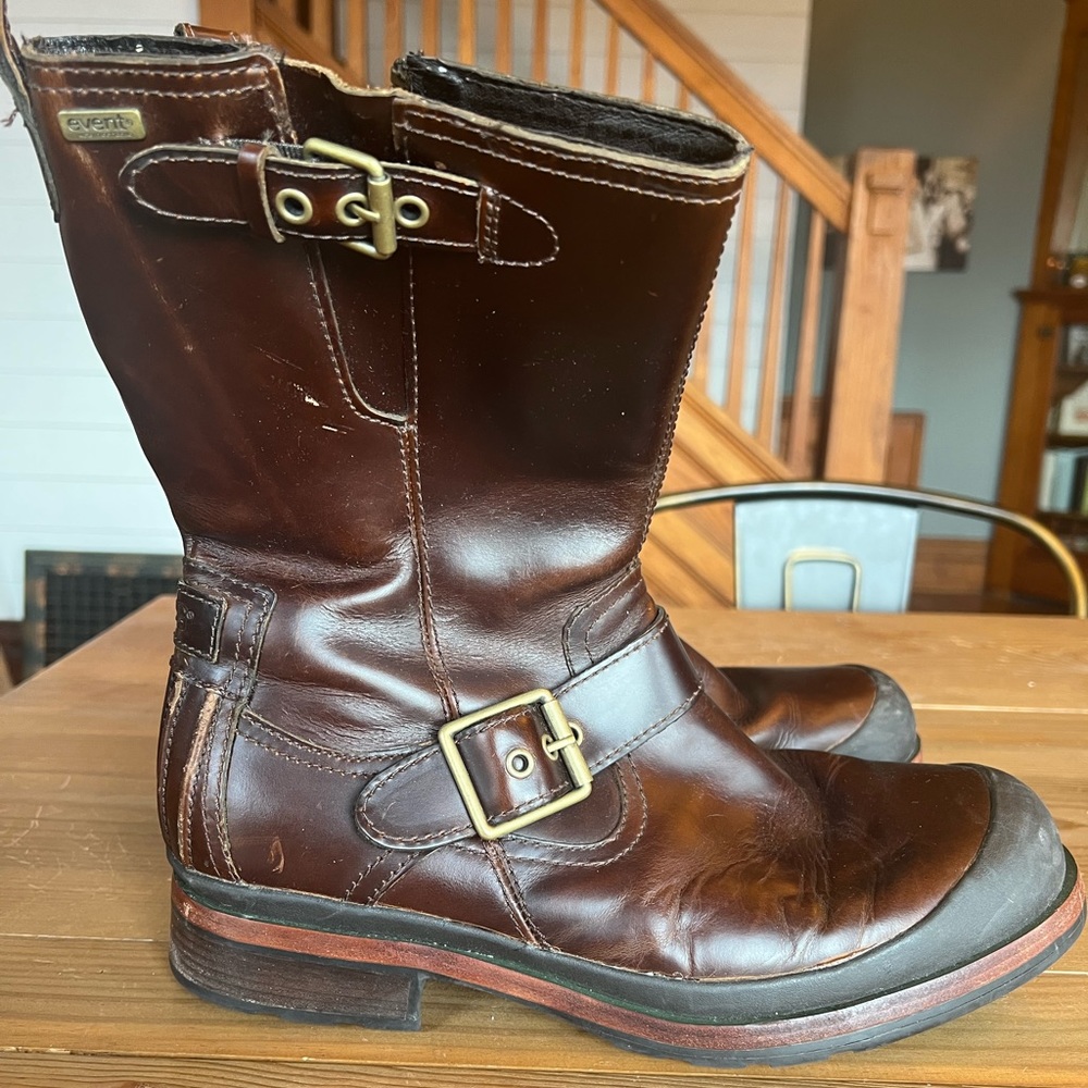 Men’s leather Ugg boots.